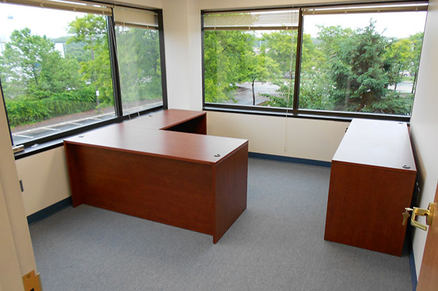 used executive desk for sale in delhi post thumbnail image